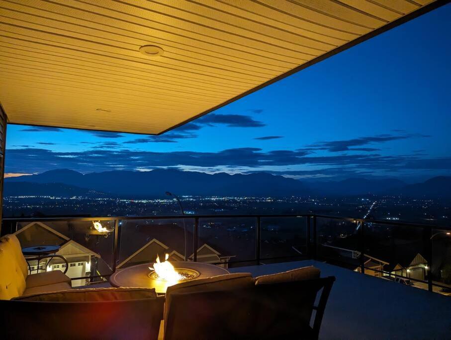Mountain Retreat With Views, Hot Tub, Games & Ac Villa Chilliwack Exterior foto