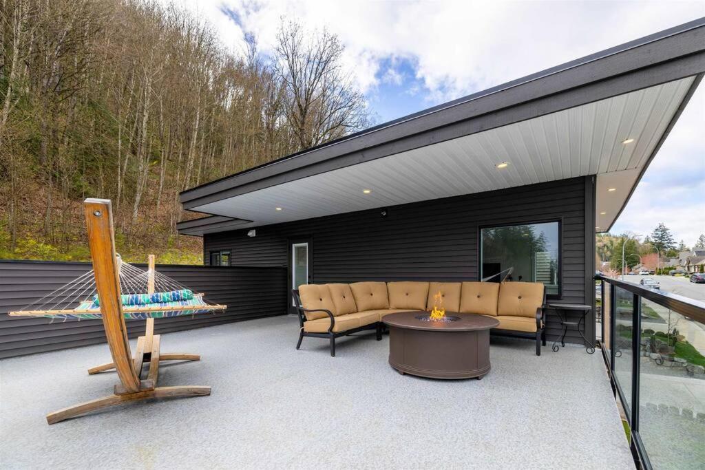 Mountain Retreat With Views, Hot Tub, Games & Ac Villa Chilliwack Exterior foto