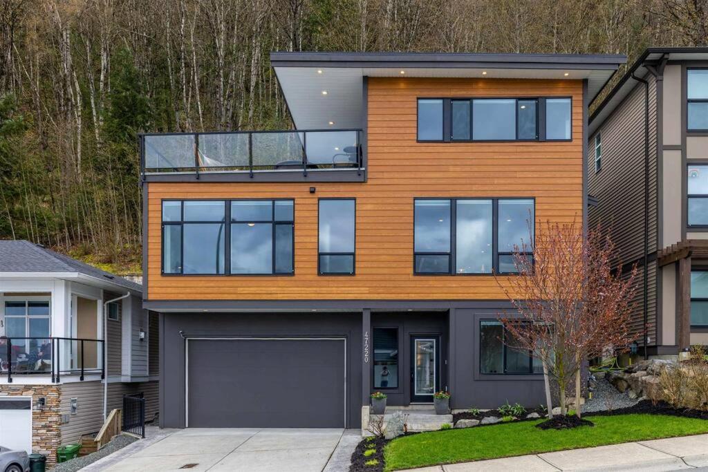 Mountain Retreat With Views, Hot Tub, Games & Ac Villa Chilliwack Exterior foto