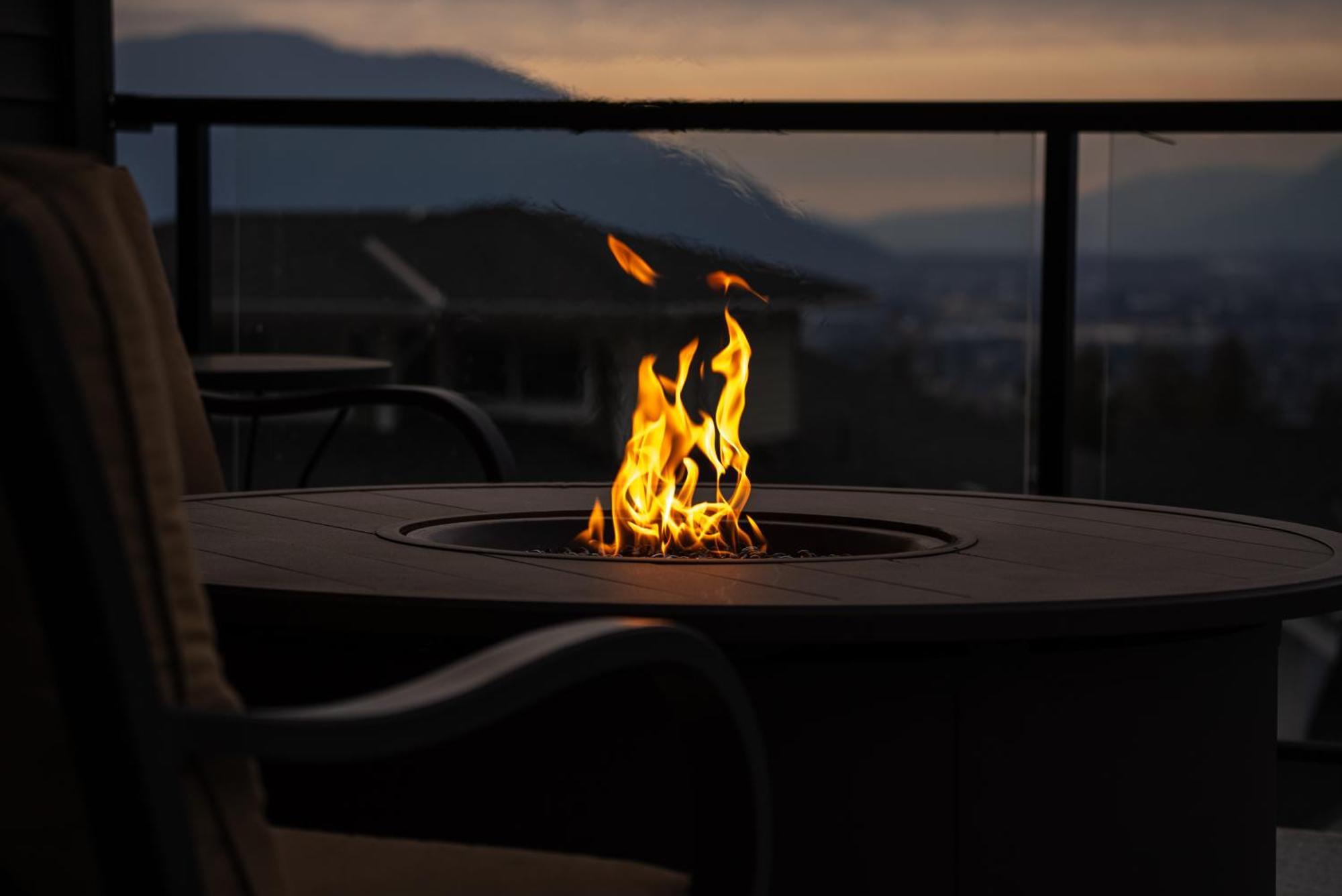 Mountain Retreat With Views, Hot Tub, Games & Ac Villa Chilliwack Exterior foto