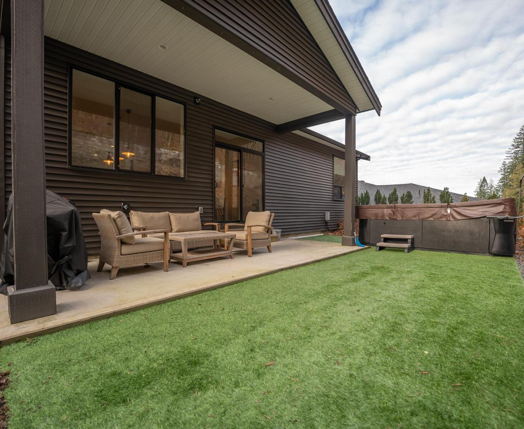 Mountain Retreat With Views, Hot Tub, Games & Ac Villa Chilliwack Exterior foto